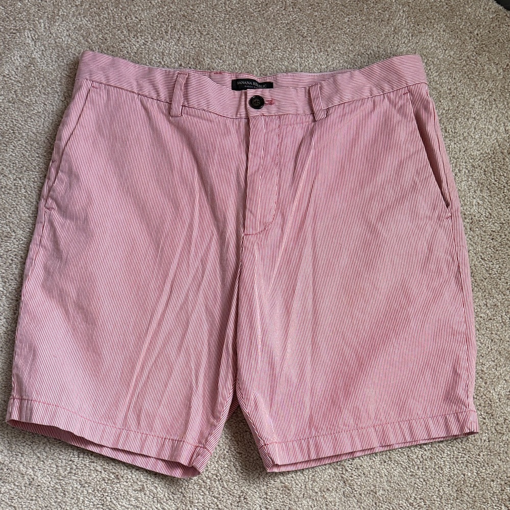 Banana Republic Men’s Red Seersucker Aiden Flat Front Shorts. Size 34